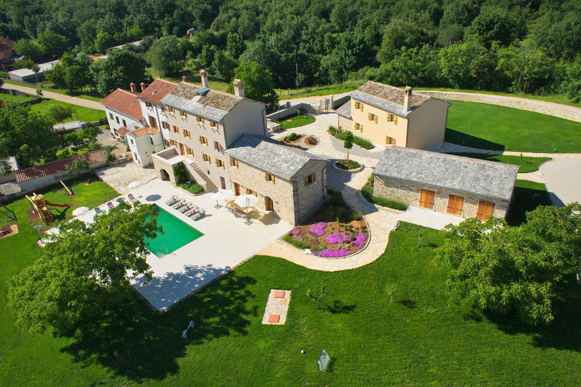 Villa Poropati, Groznjan, Istria - Luxury Countryside Estate For Up To 19 Persons - Large Pool Of 80M2 With Kids Section Экстерьер фото