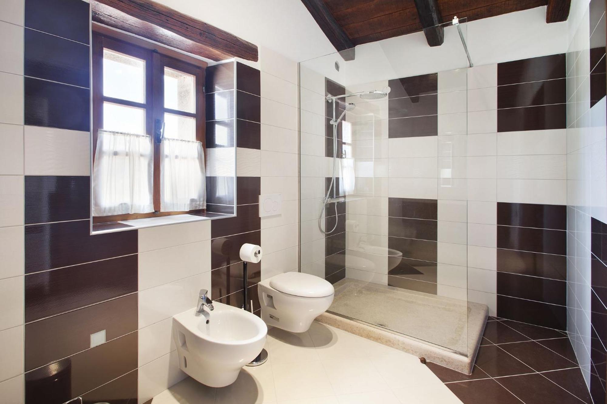Villa Poropati, Groznjan, Istria - Luxury Countryside Estate For Up To 19 Persons - Large Pool Of 80M2 With Kids Section Экстерьер фото
