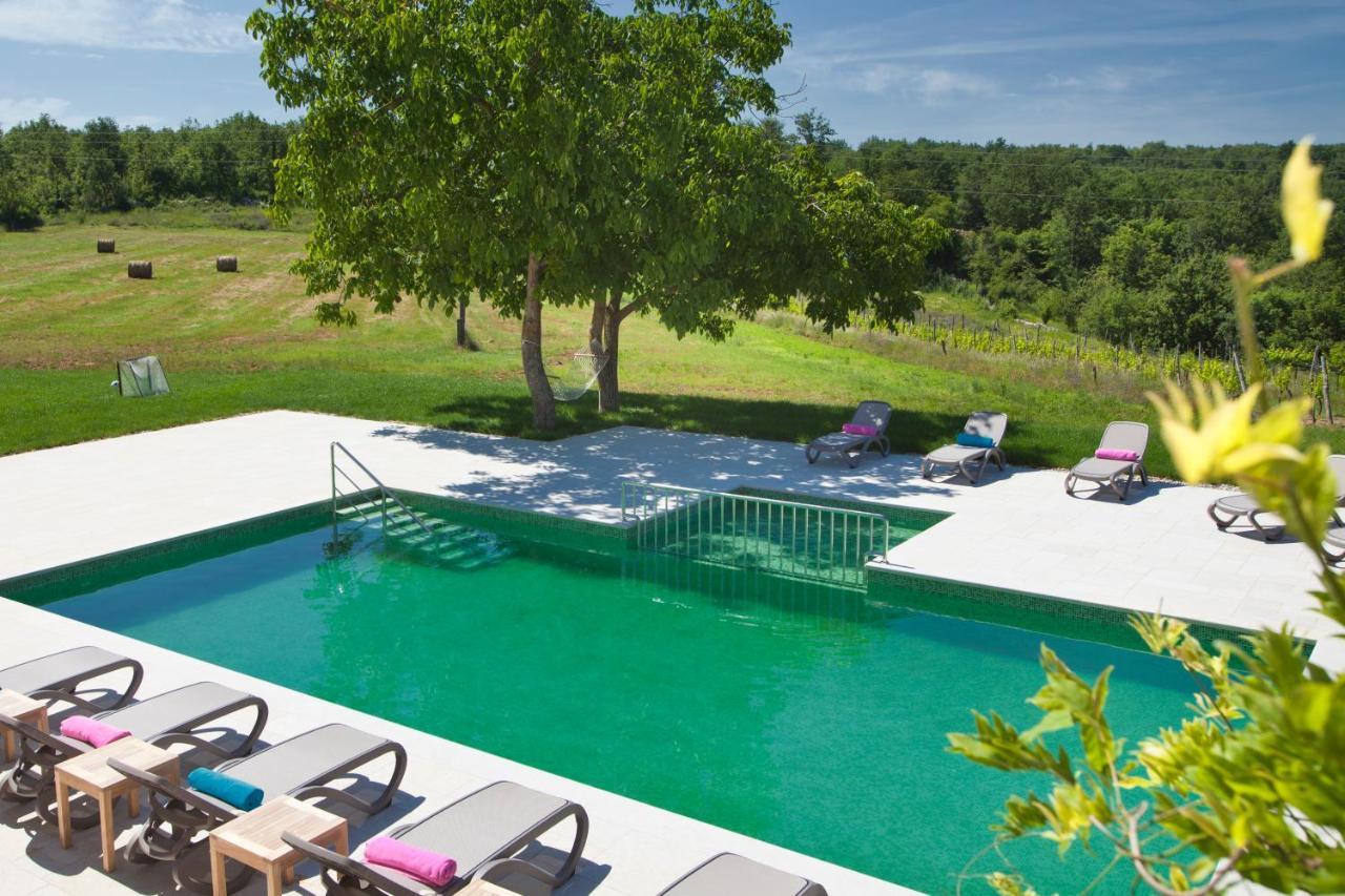 Villa Poropati, Groznjan, Istria - Luxury Countryside Estate For Up To 19 Persons - Large Pool Of 80M2 With Kids Section Экстерьер фото