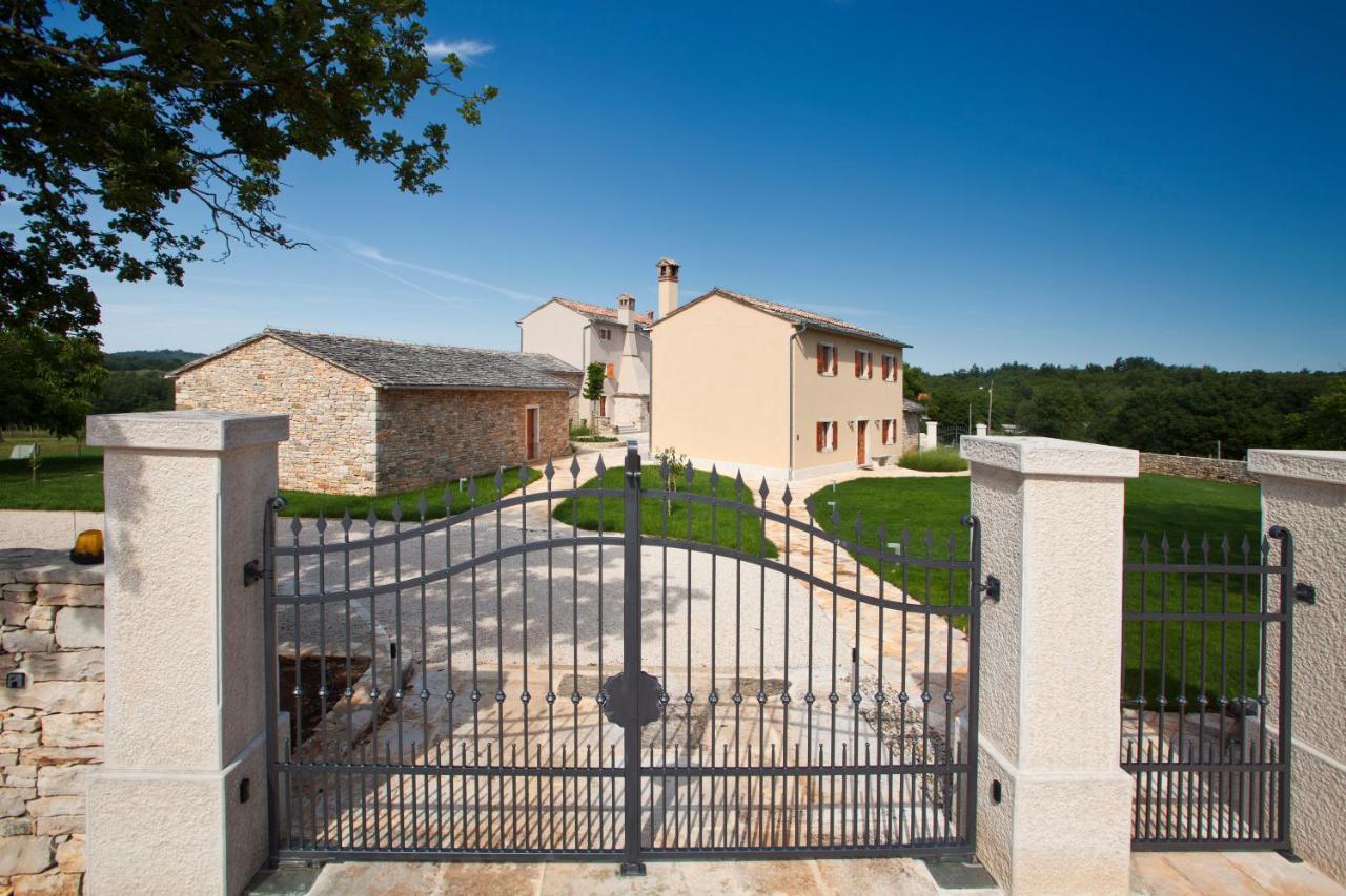 Villa Poropati, Groznjan, Istria - Luxury Countryside Estate For Up To 19 Persons - Large Pool Of 80M2 With Kids Section Экстерьер фото