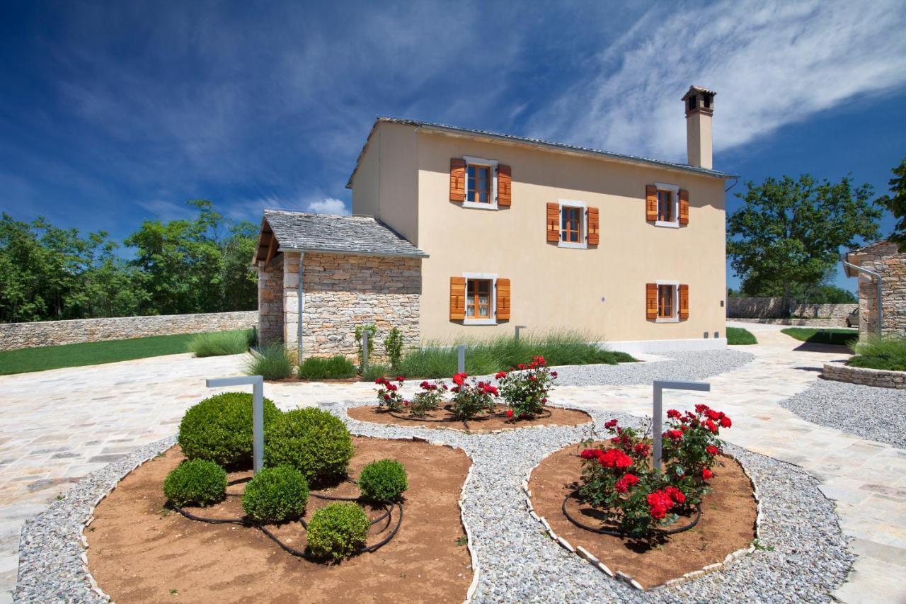 Villa Poropati, Groznjan, Istria - Luxury Countryside Estate For Up To 19 Persons - Large Pool Of 80M2 With Kids Section Экстерьер фото