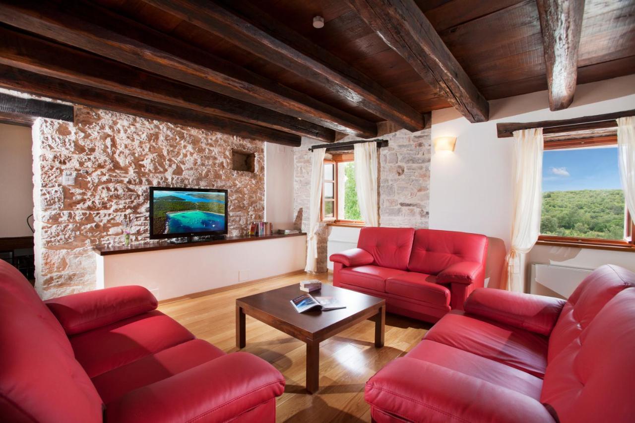Villa Poropati, Groznjan, Istria - Luxury Countryside Estate For Up To 19 Persons - Large Pool Of 80M2 With Kids Section Экстерьер фото