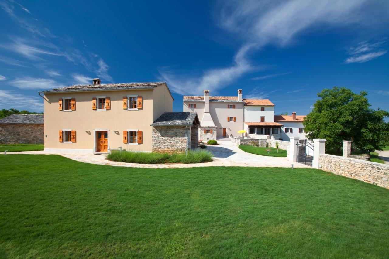 Villa Poropati, Groznjan, Istria - Luxury Countryside Estate For Up To 19 Persons - Large Pool Of 80M2 With Kids Section Экстерьер фото