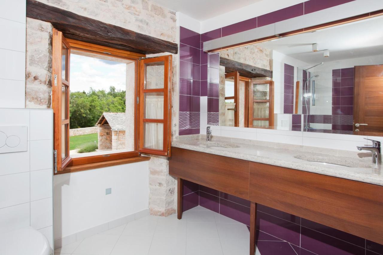 Villa Poropati, Groznjan, Istria - Luxury Countryside Estate For Up To 19 Persons - Large Pool Of 80M2 With Kids Section Экстерьер фото
