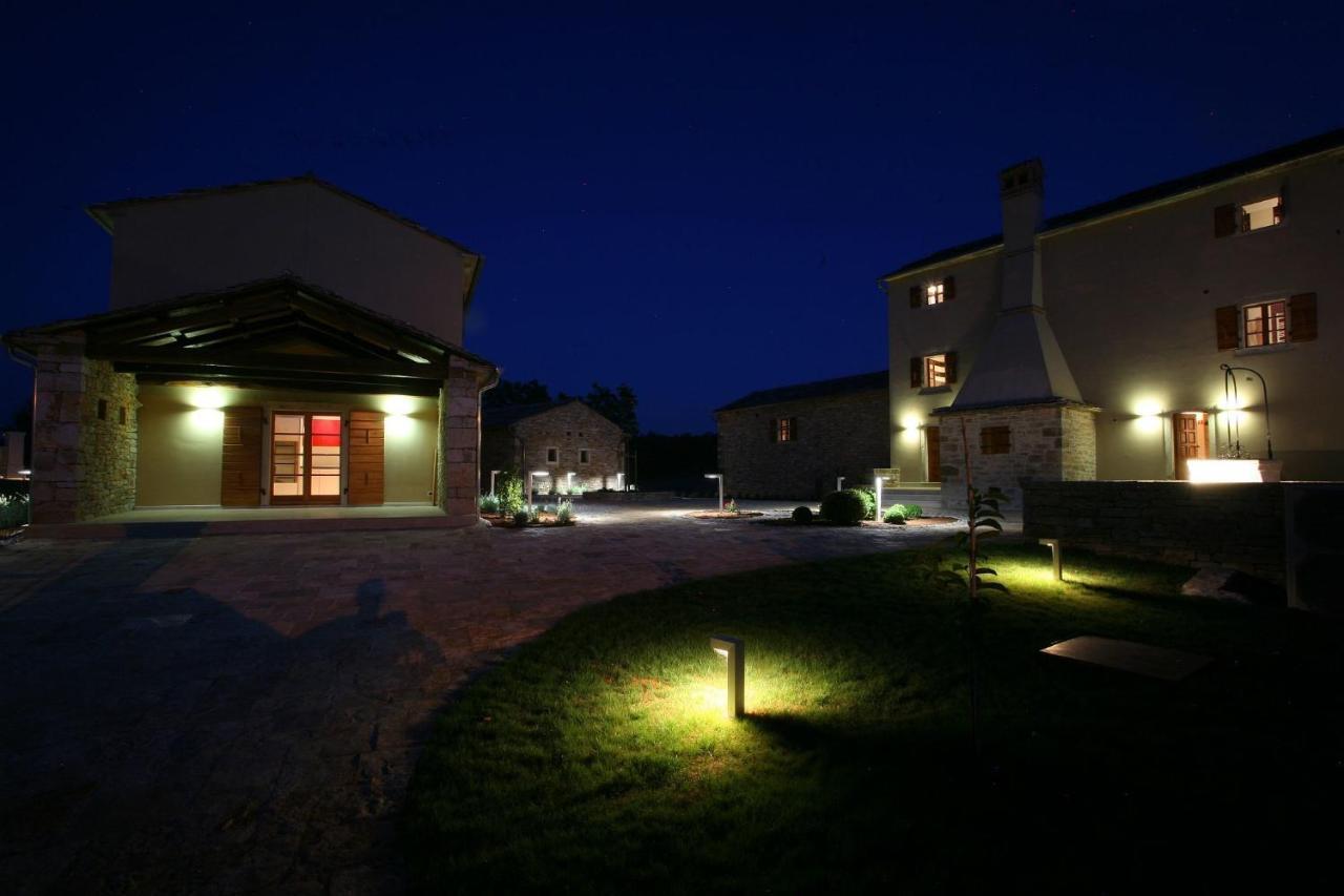 Villa Poropati, Groznjan, Istria - Luxury Countryside Estate For Up To 19 Persons - Large Pool Of 80M2 With Kids Section Номер фото
